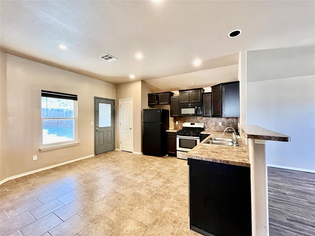 1906 Bradford Cir Property Photo 8