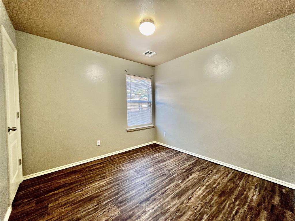 1906 Bradford Cir Property Photo 13