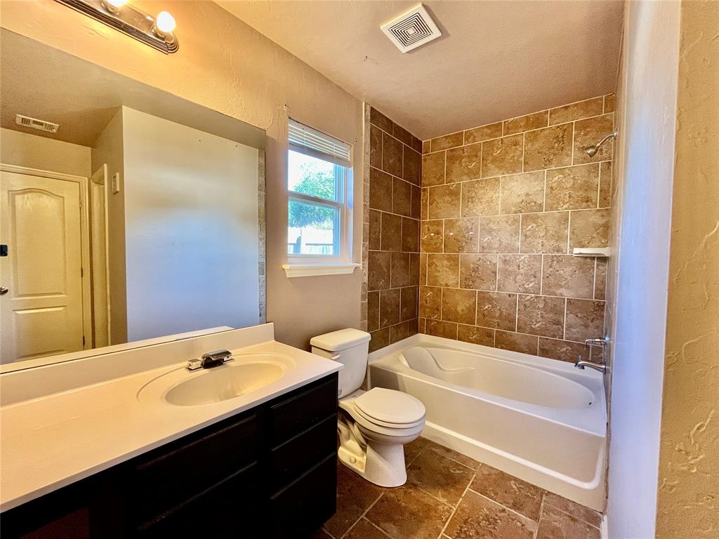 1906 Bradford Cir Property Photo 16