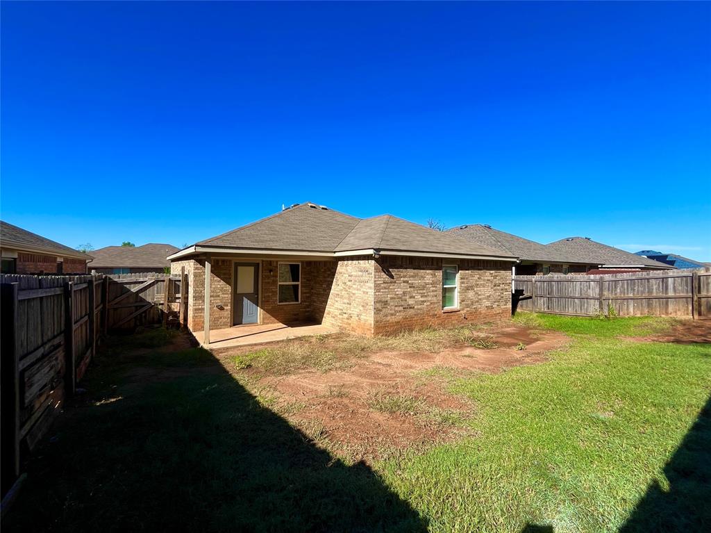 1906 Bradford Cir Property Photo 23