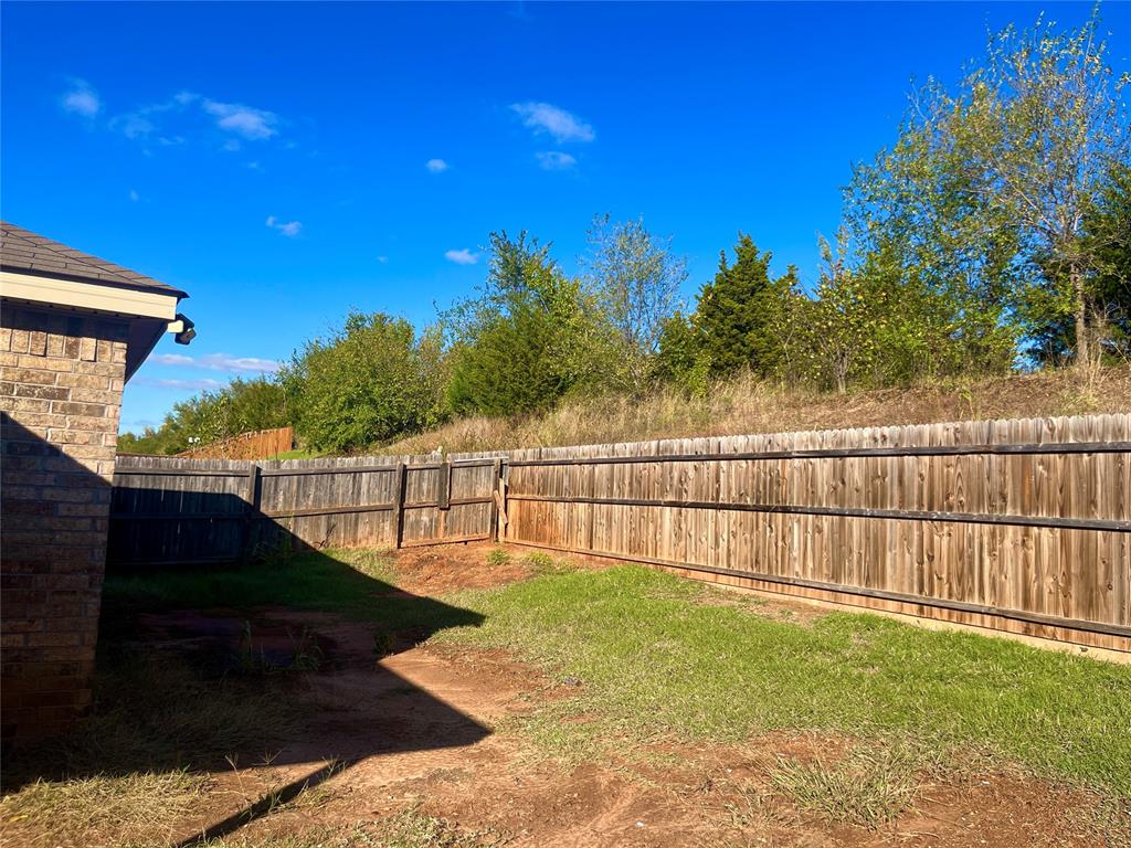 1906 Bradford Cir Property Photo 24