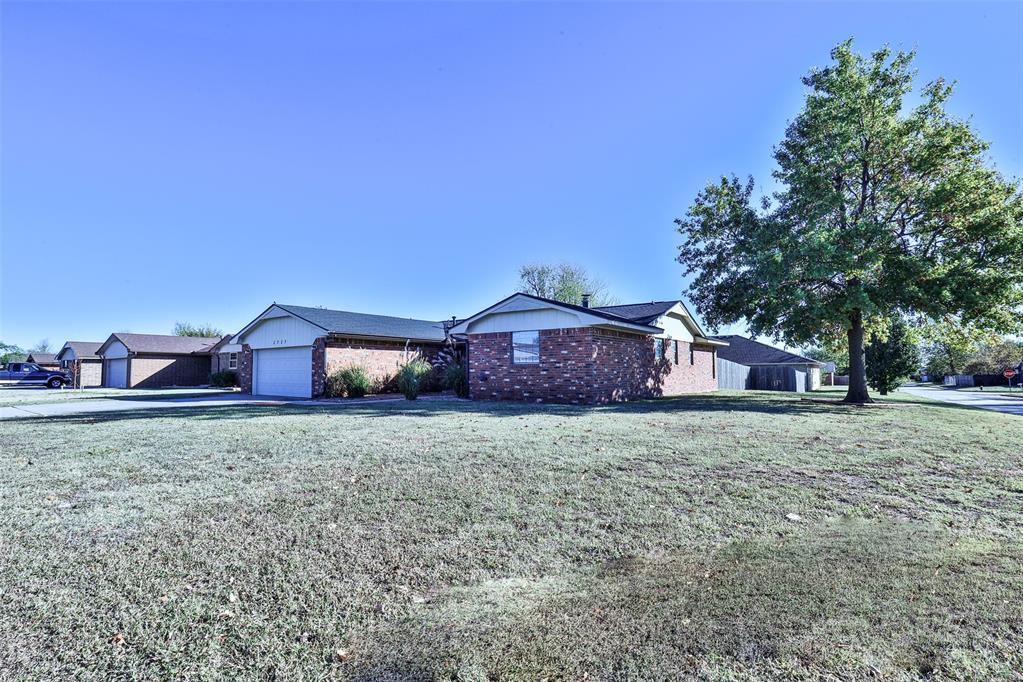2727 S Charles Drive Property Photo 2
