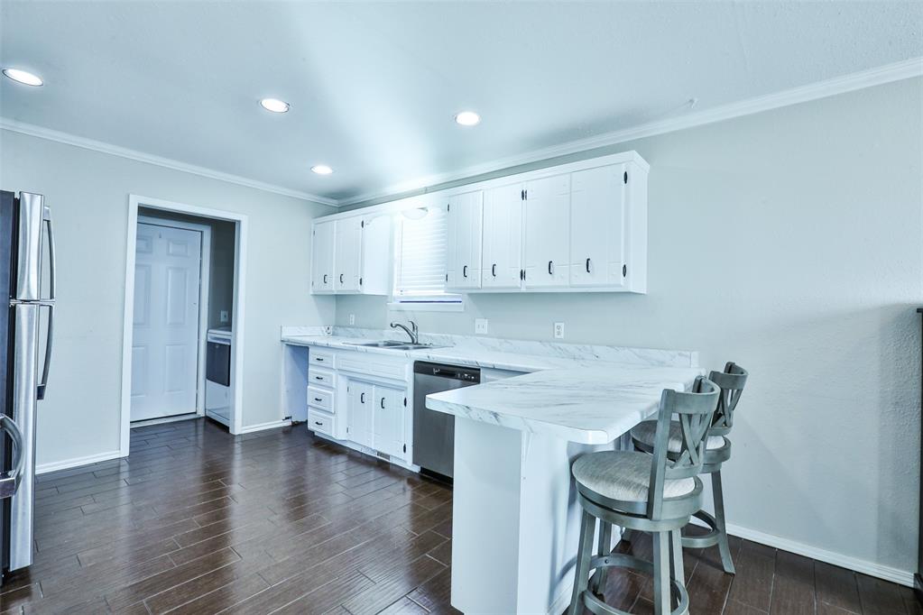 2727 S Charles Drive Property Photo 10