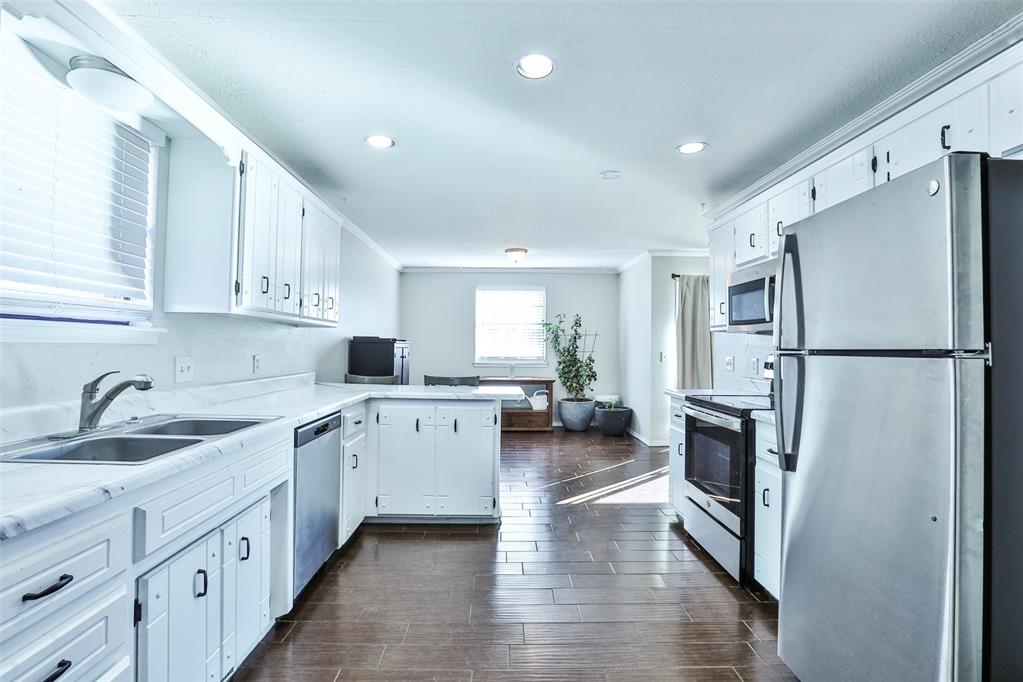 2727 S Charles Drive Property Photo 11