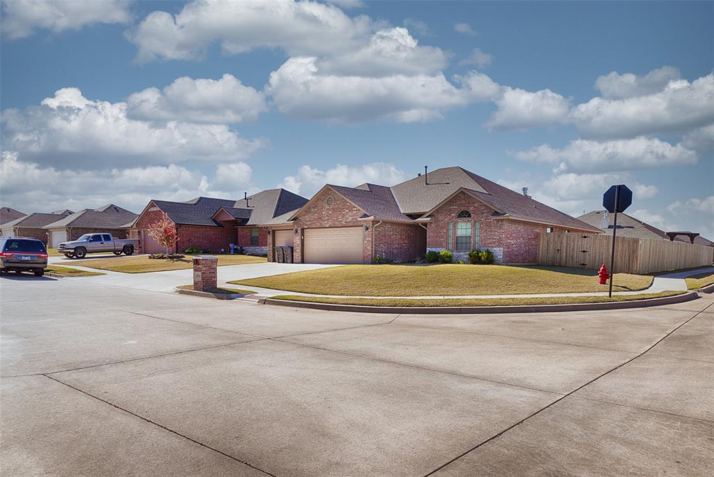 4536 Oasis Court Property Photo 4