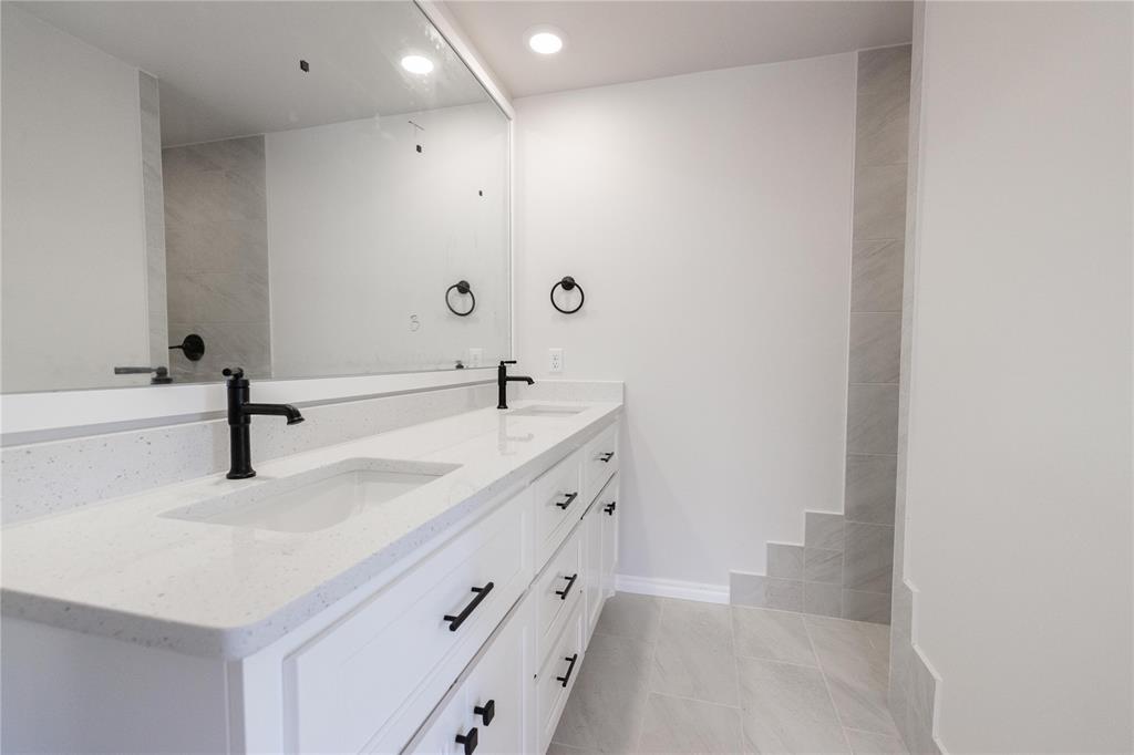3308 Courtney Creek Drive Property Photo 13