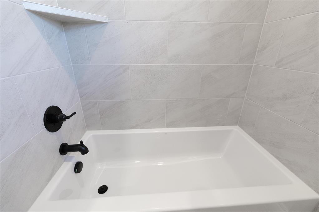 3308 Courtney Creek Drive Property Photo 22