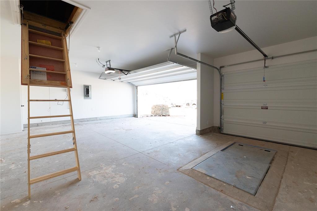 3308 Courtney Creek Drive Property Photo 28