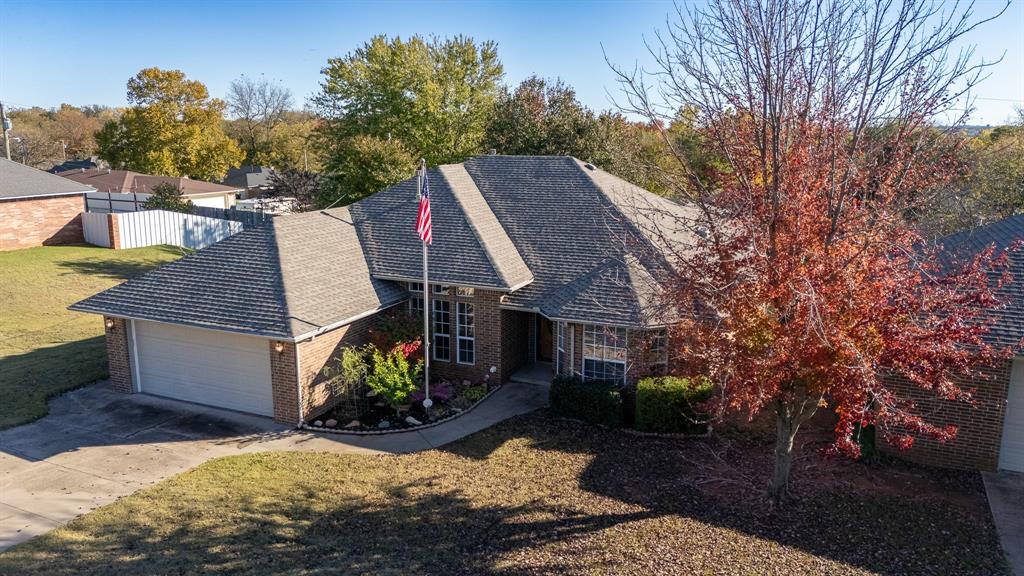 922 Blue Bird Terrace Property Photo 6