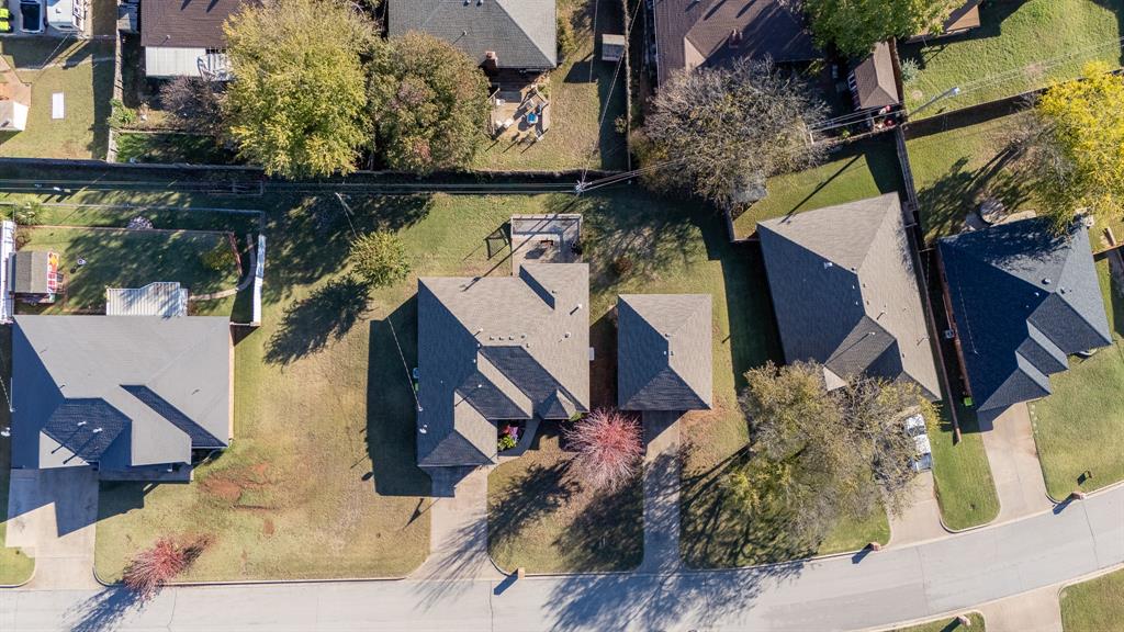 922 Blue Bird Terrace Property Photo 12