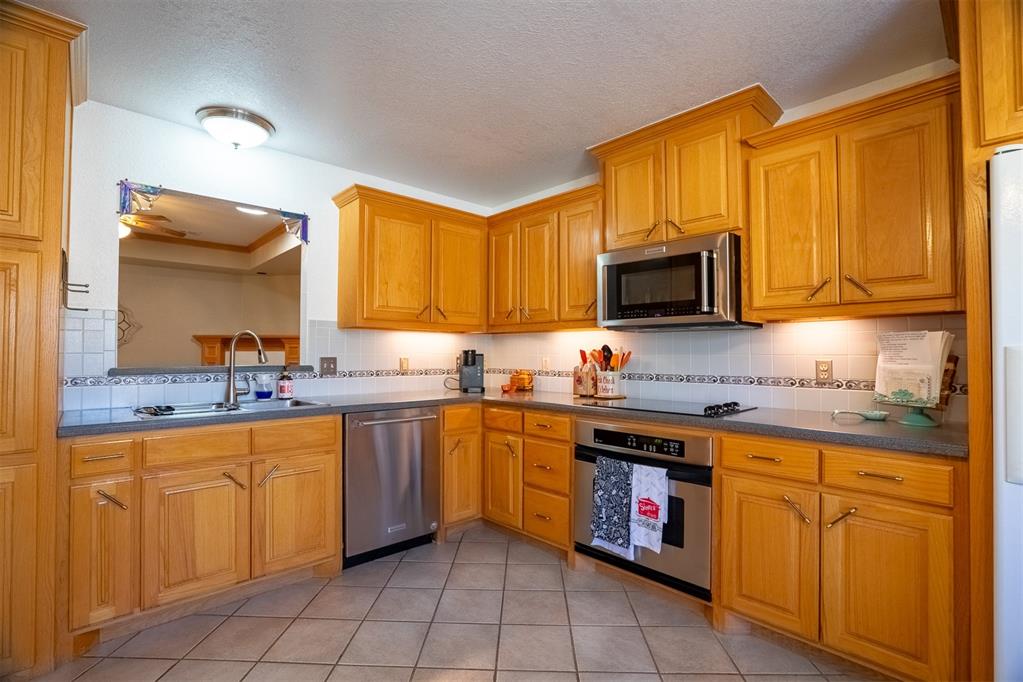 922 Blue Bird Terrace Property Photo 20