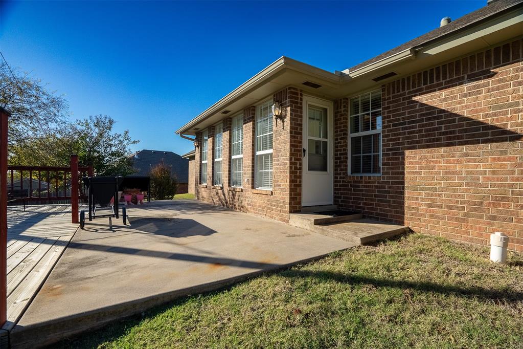 922 Blue Bird Terrace Property Photo 40