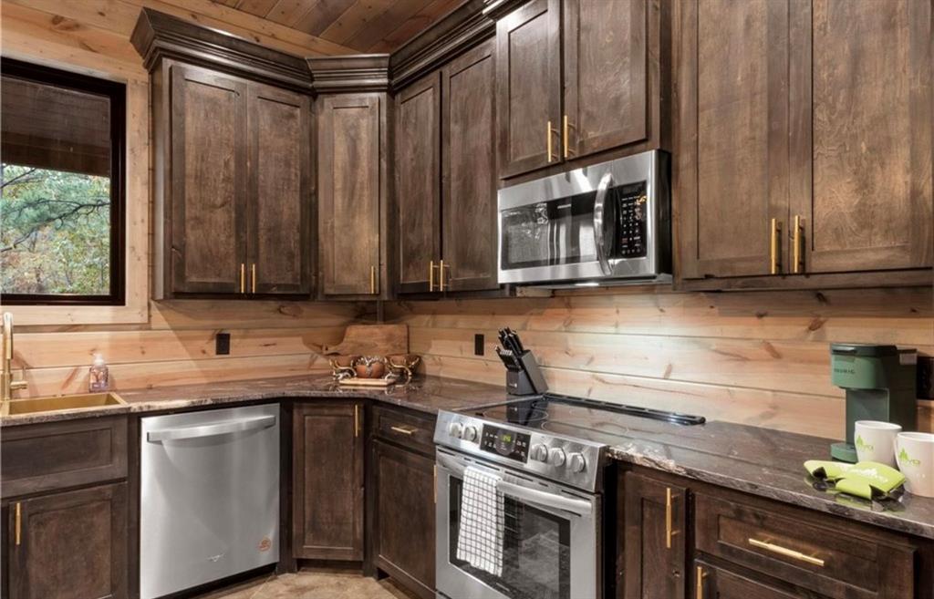 134 Bombardier Lane Property Photo 8
