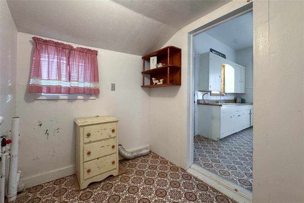 318 E Johnson Street Property Photo 20