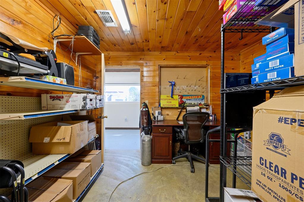 6659 N Us 259 Highway Property Photo 16