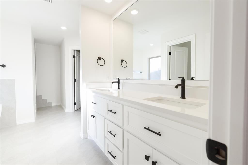 8301 Mountain Oak Drive Property Photo 14