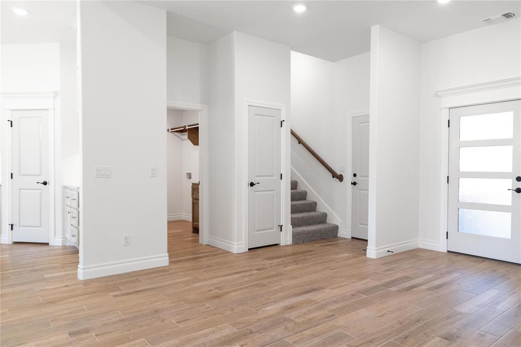 16021 Coneflower Drive Property Photo 5