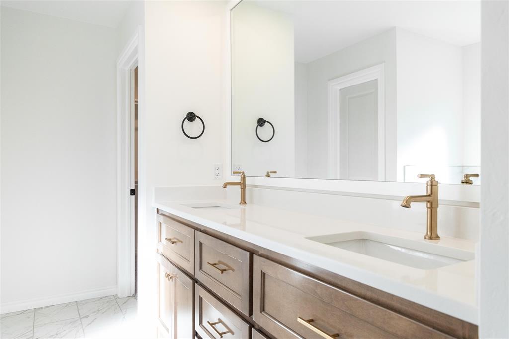 16021 Coneflower Drive Property Photo 8