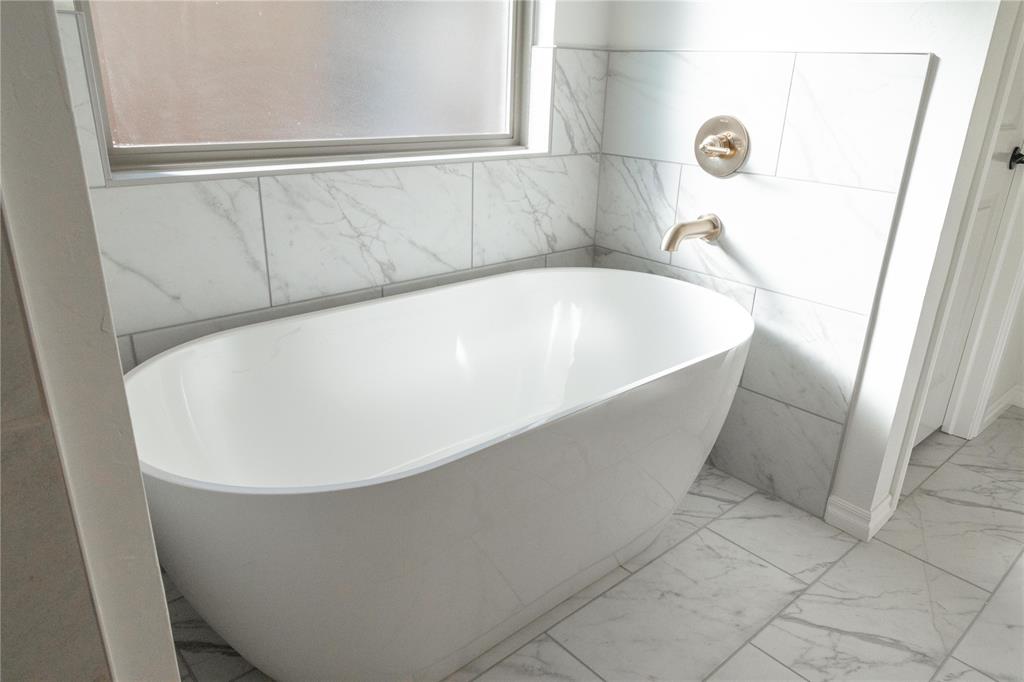 16021 Coneflower Drive Property Photo 9