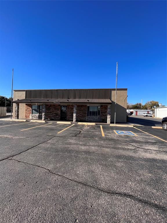 1705 E Main Street Property Photo 2