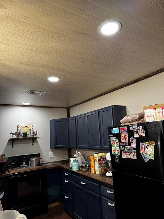712 Cinmac Street Property Photo 5