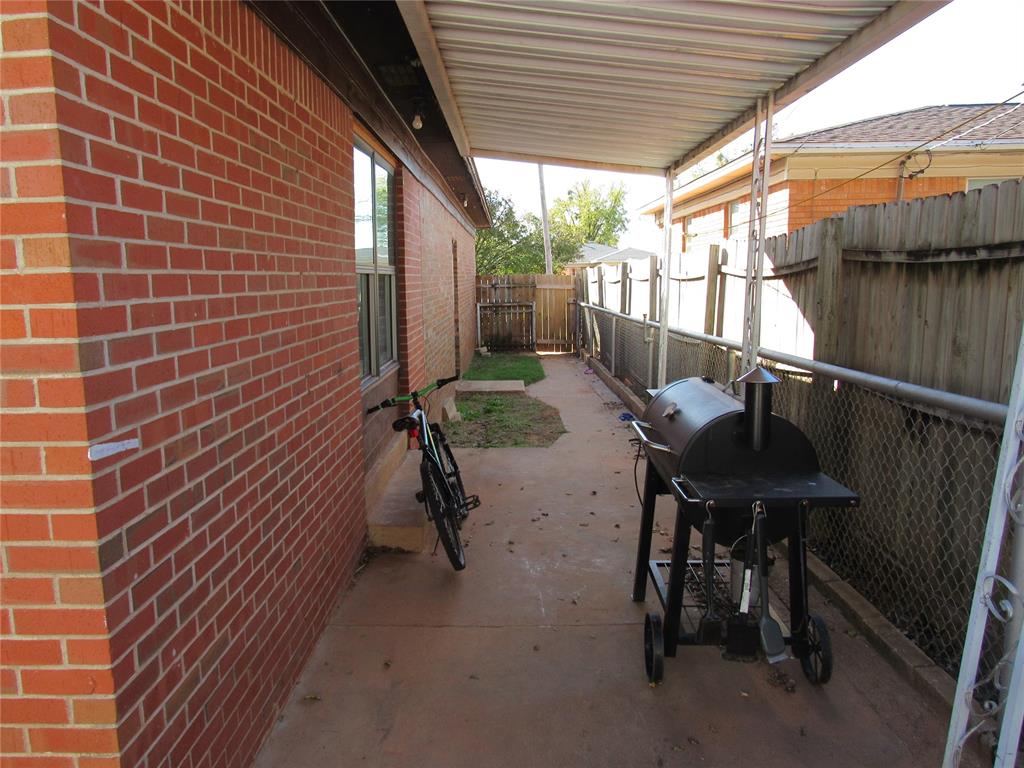 712 Cinmac Street Property Photo 28
