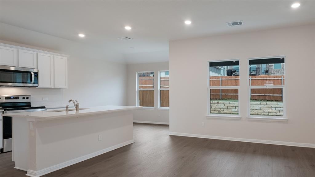 14033 The Brook Boulevard Property Photo 3