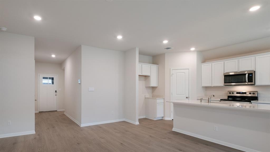 14033 The Brook Boulevard Property Photo 5
