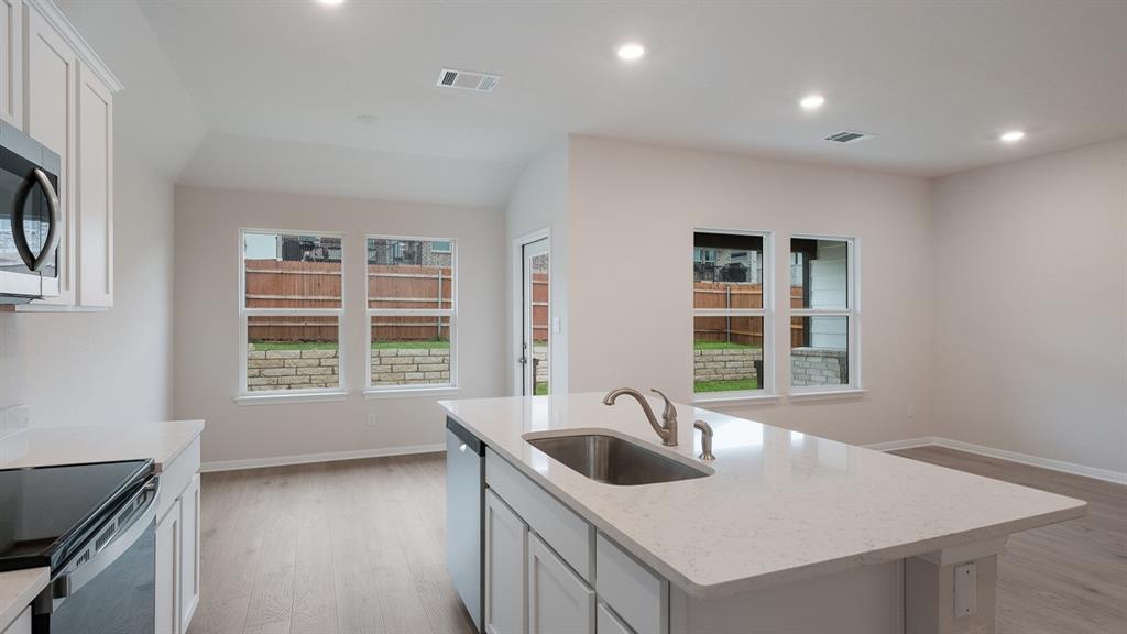 14033 The Brook Boulevard Property Photo 6