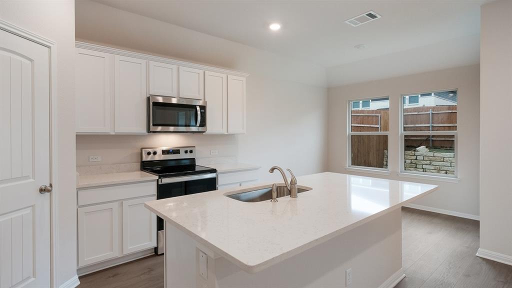 14033 The Brook Boulevard Property Photo 7
