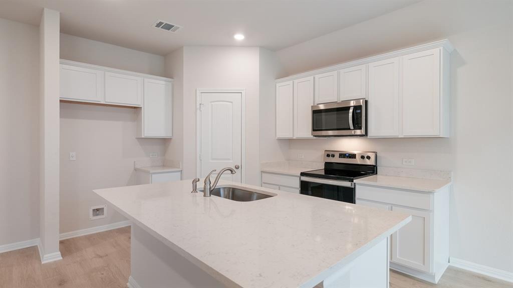 14033 The Brook Boulevard Property Photo 8