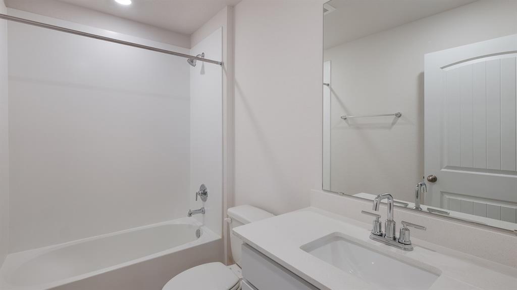 14033 The Brook Boulevard Property Photo 16