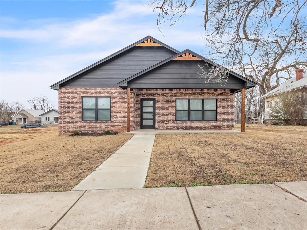 1620 E Park Place Property Photo 2