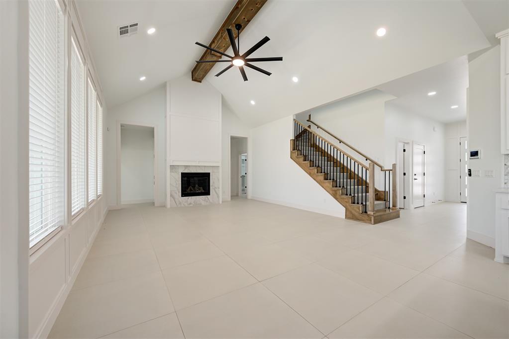 7117 Nw 154th Street Property Photo 4