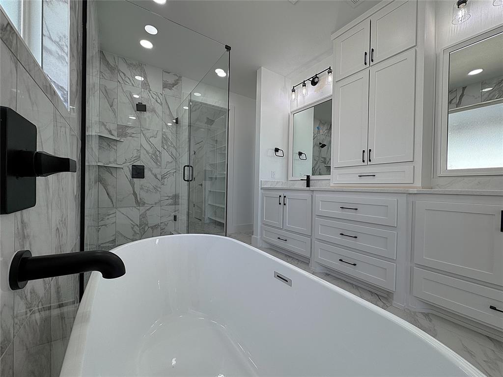 7117 Nw 154th Street Property Photo 22
