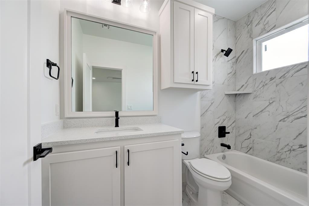 7117 Nw 154th Street Property Photo 29