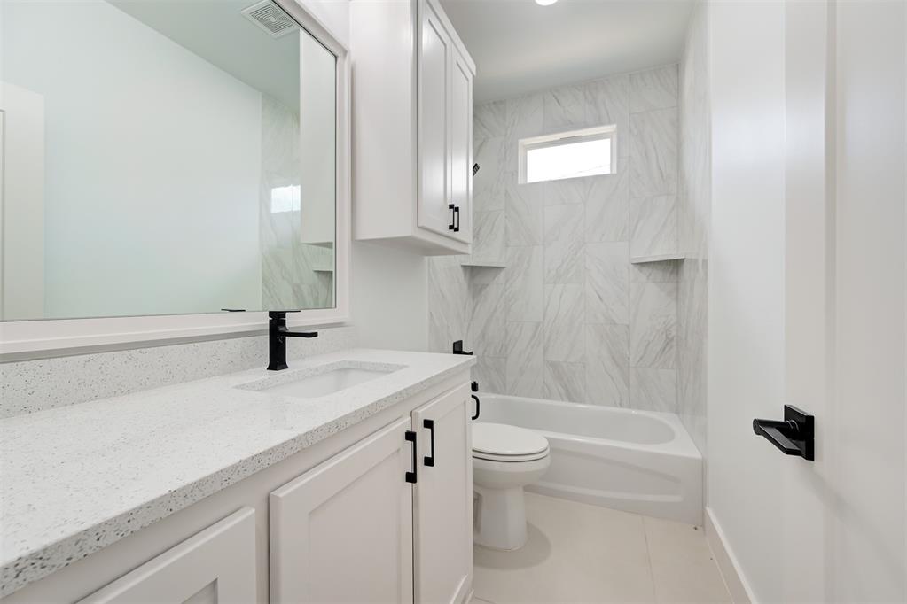 7117 Nw 154th Street Property Photo 32