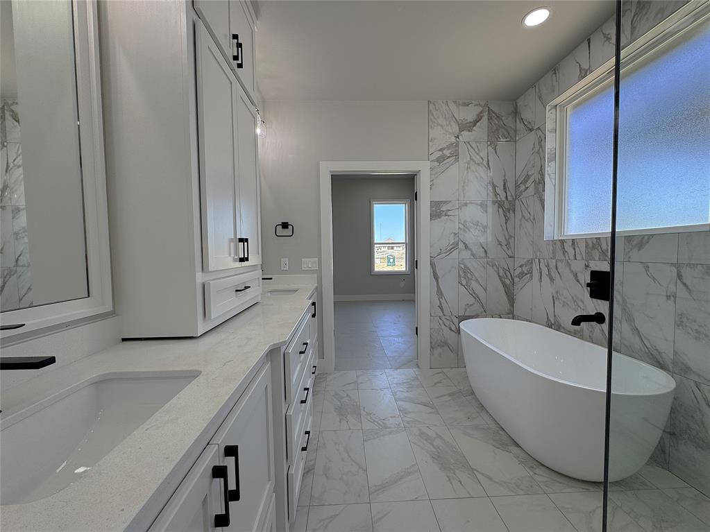 7217 Nw 154th Street Property Photo 24