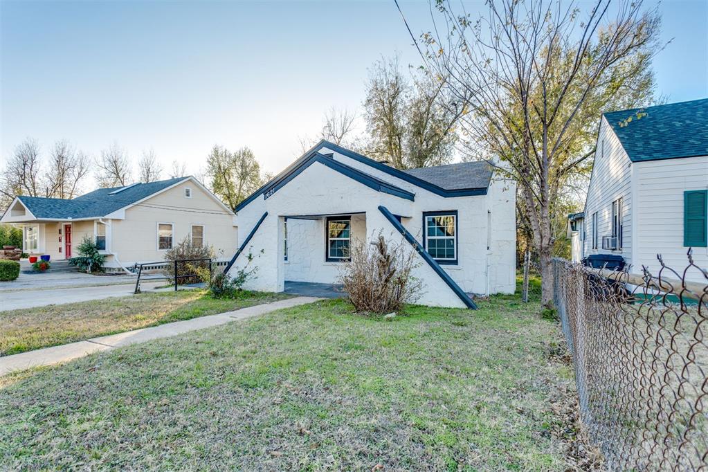 1621 N Page Avenue Property Photo 4