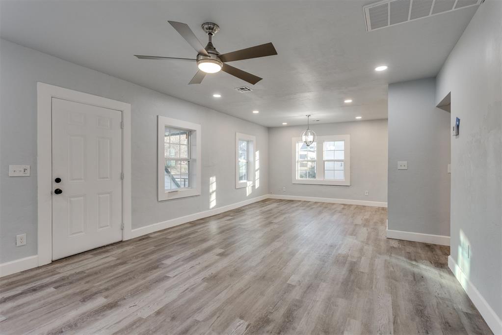 1621 N Page Avenue Property Photo 11