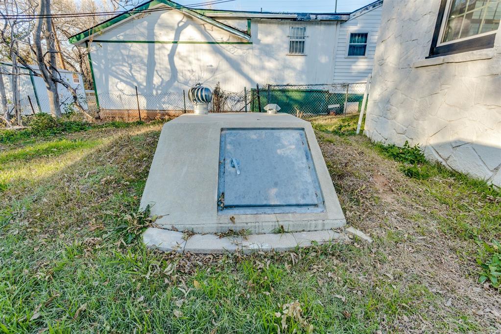 1621 N Page Avenue Property Photo 36