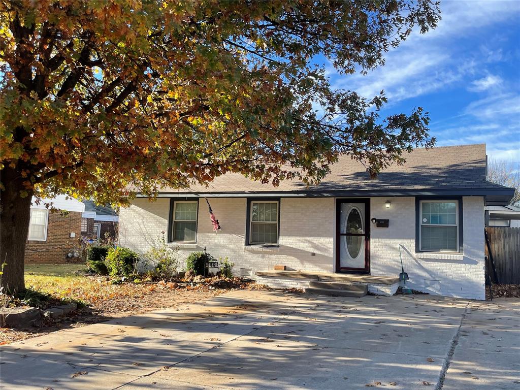 1112 N Redbud Drive Property Photo 1