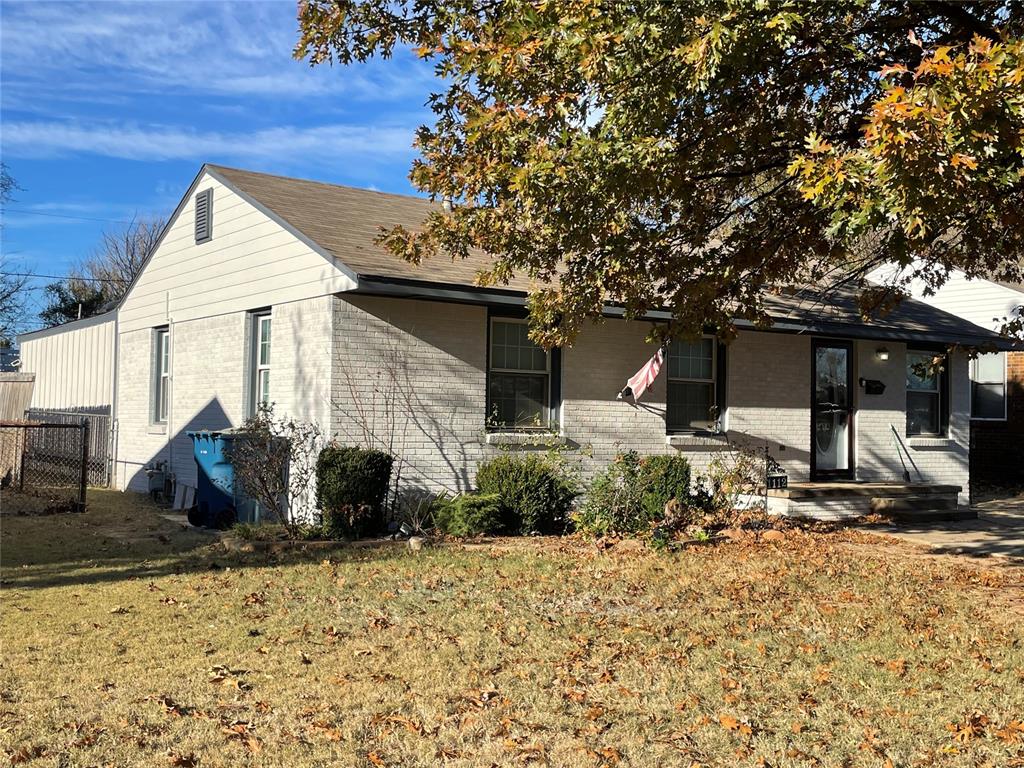 1112 N Redbud Drive Property Photo 3