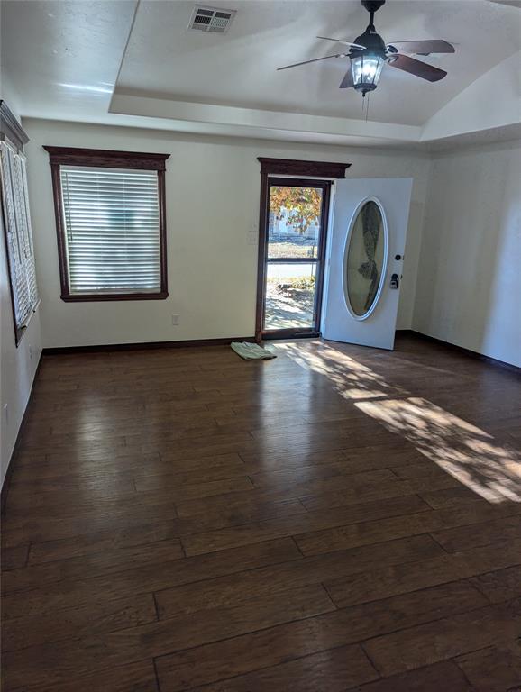 1112 N Redbud Drive Property Photo 4
