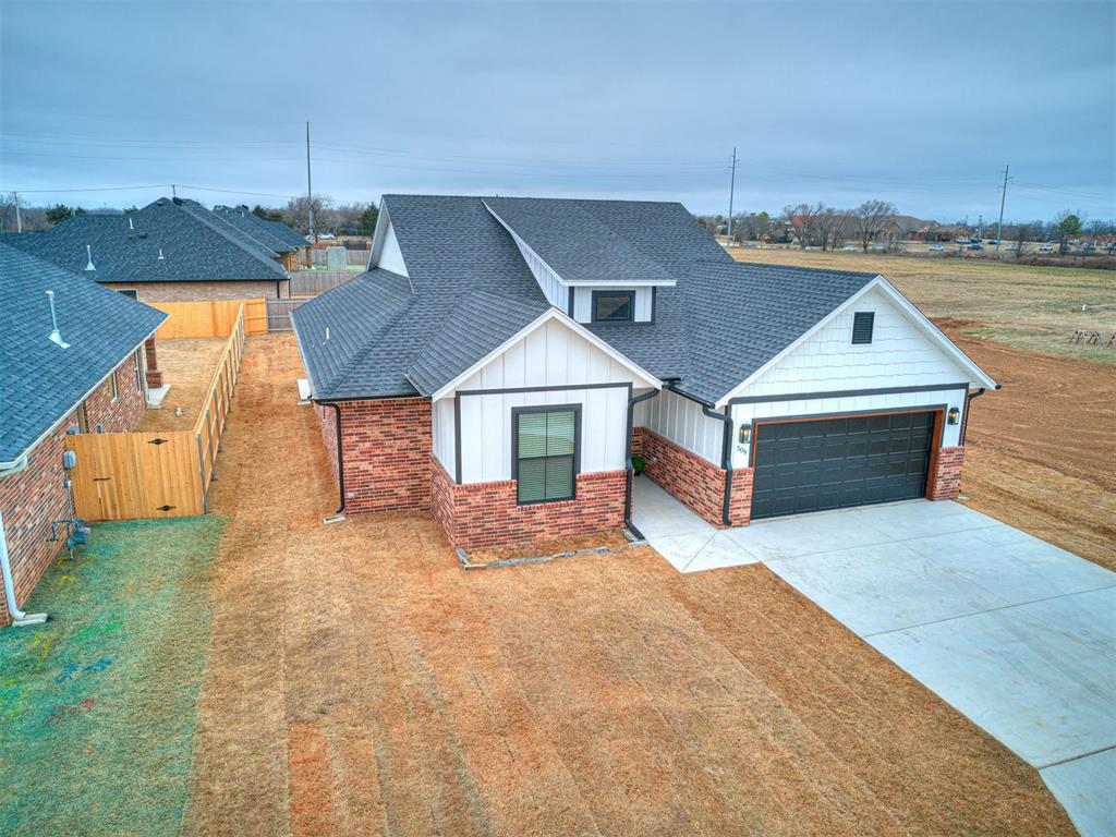 509 Blue Bird Lane Property Photo 1