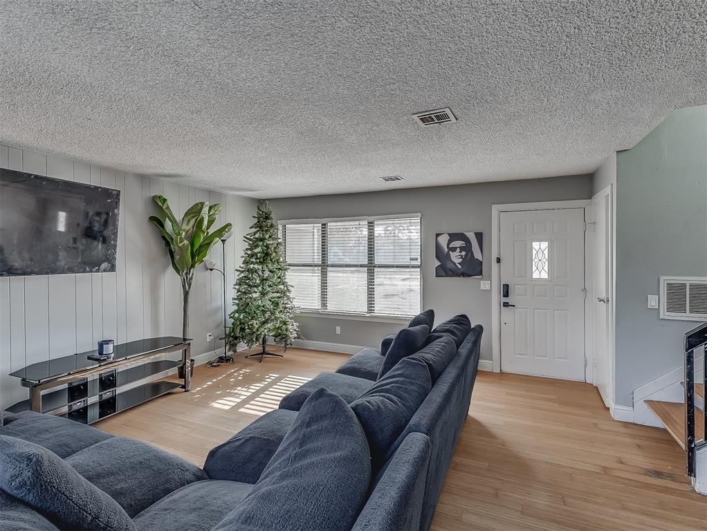 2709 Indian Creek Boulevard Property Photo 4
