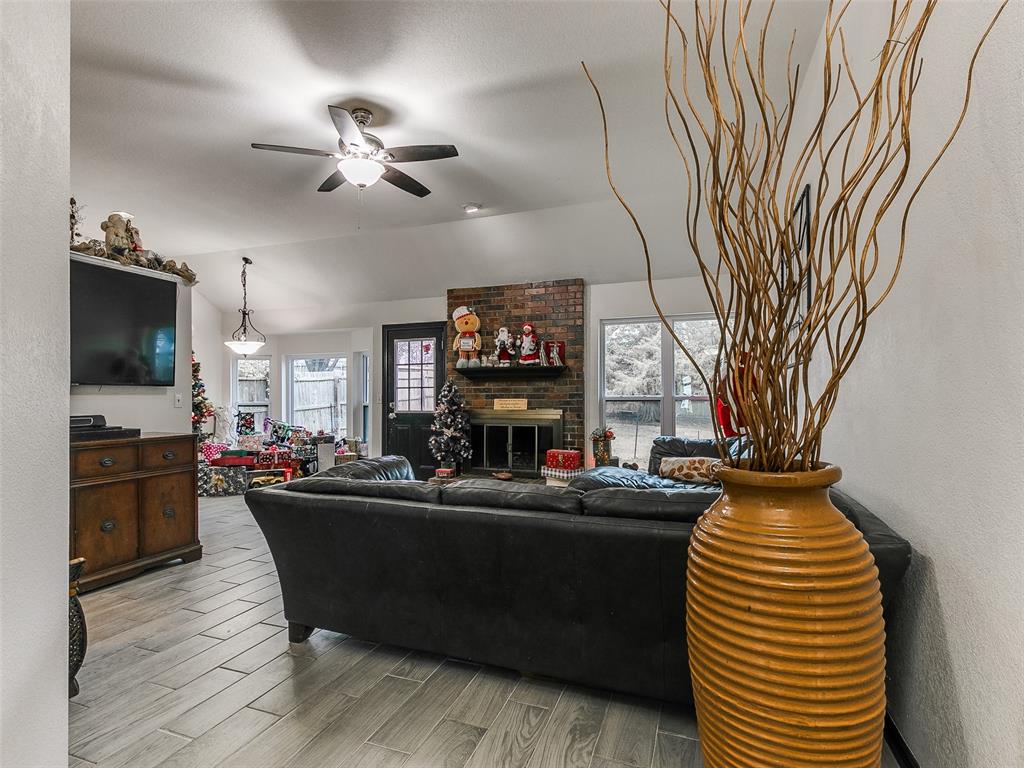 1204 Castle Creek Property Photo 5