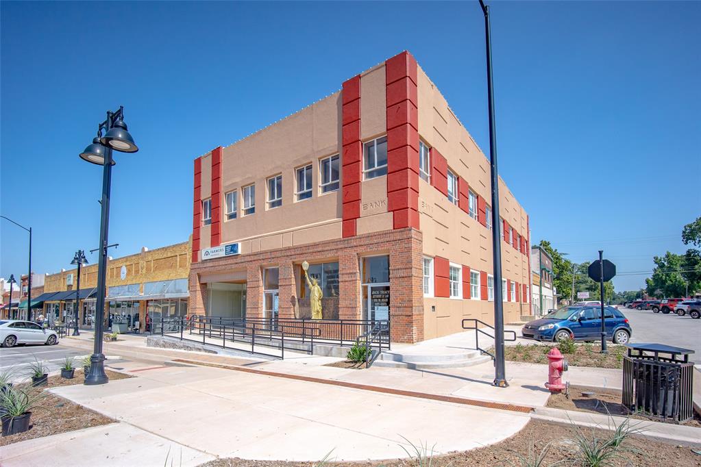 201 W Main Street Property Photo