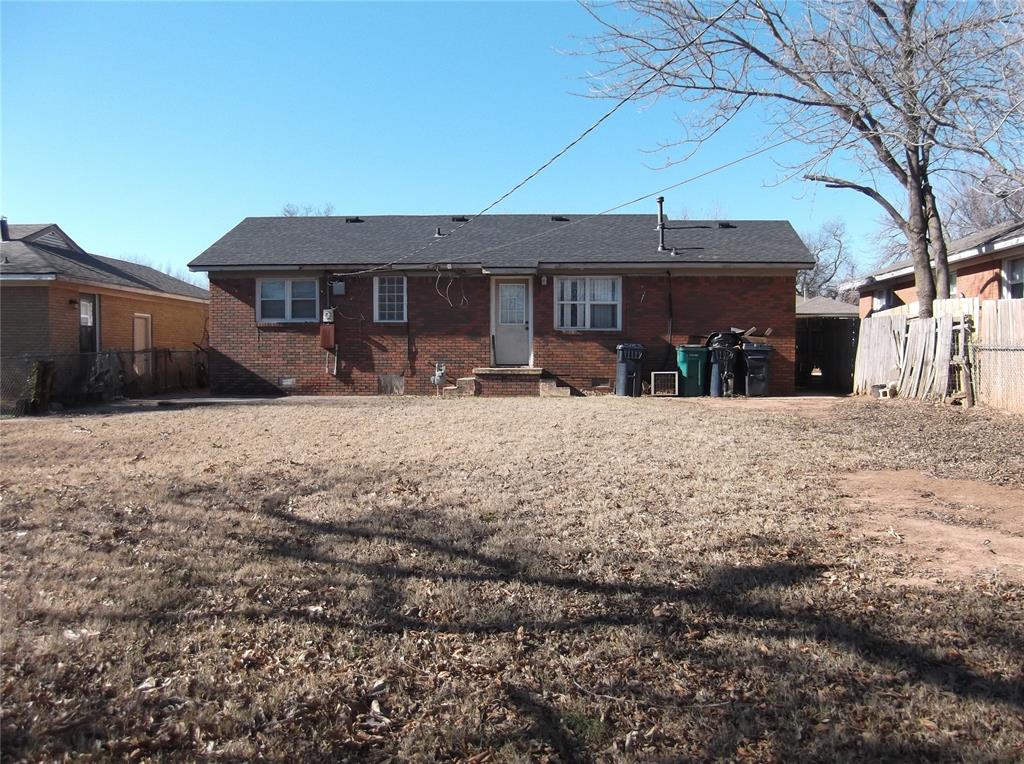 2924 N Vermont Avenue Property Photo 2