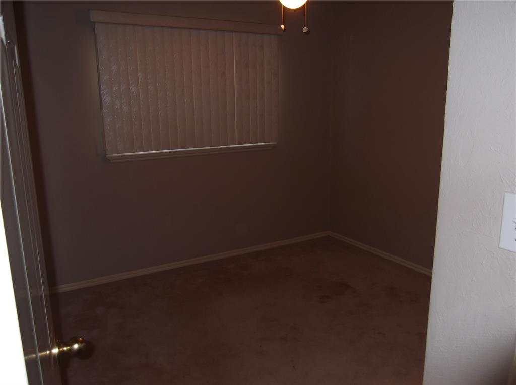 2924 N Vermont Avenue Property Photo 10